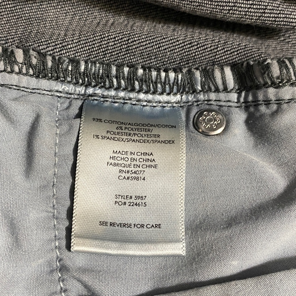 CABI Jeans Park Colorblock Denim Shorts, Two tone, Sz 8, NWOT,Cotton​, Stretch - Picture 6 of 11